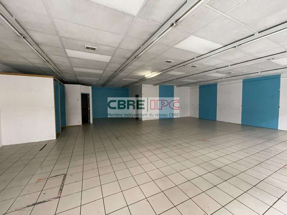 Location local 144m² C.C. Kennedy à Pau Université