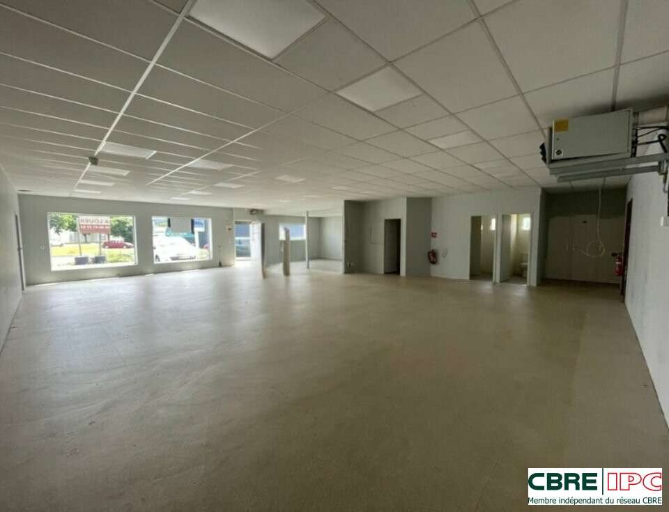 Location local d'activités 250m² à Lescar
