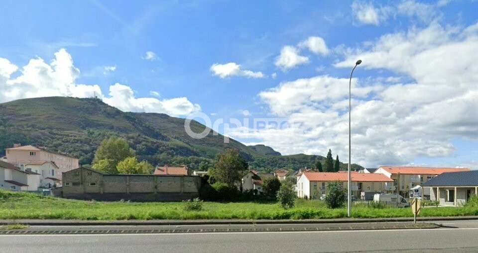 À Vendre local  430m² neuf empl N°1 à Lourdes