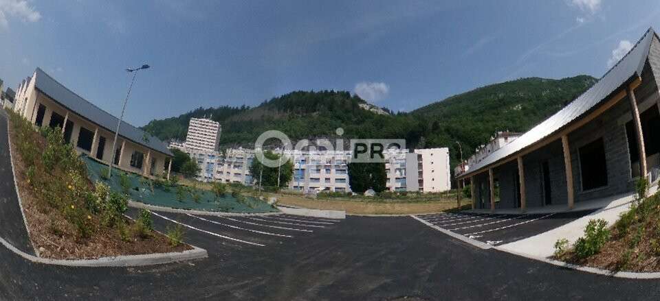 À Vendre locaux commerciaux bruts à Lourdes