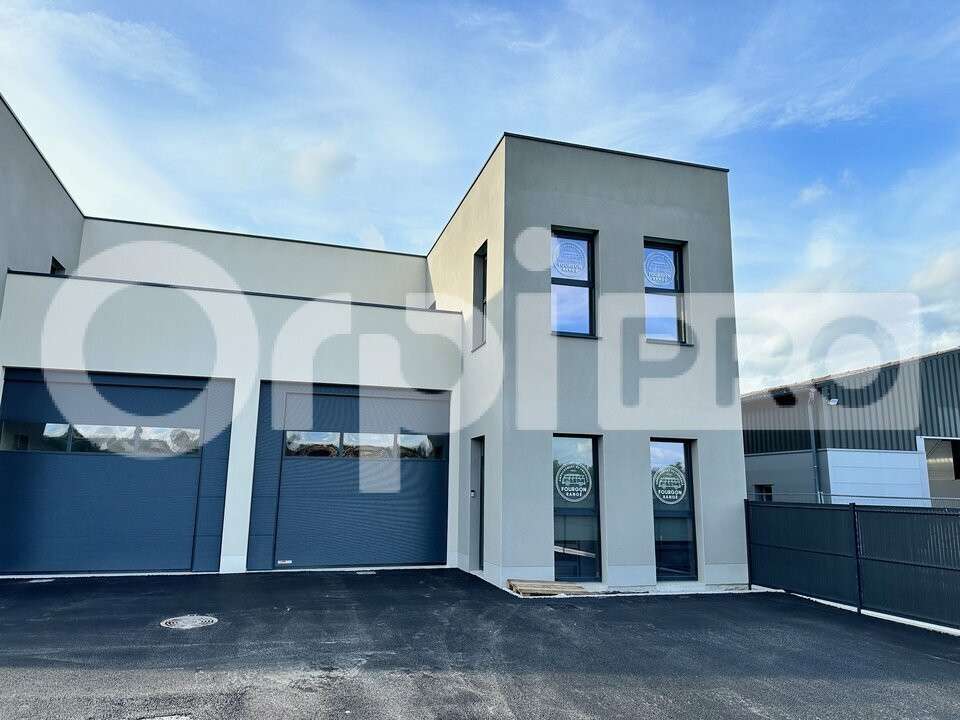 Local d'activité 255m² à louer à Gueux