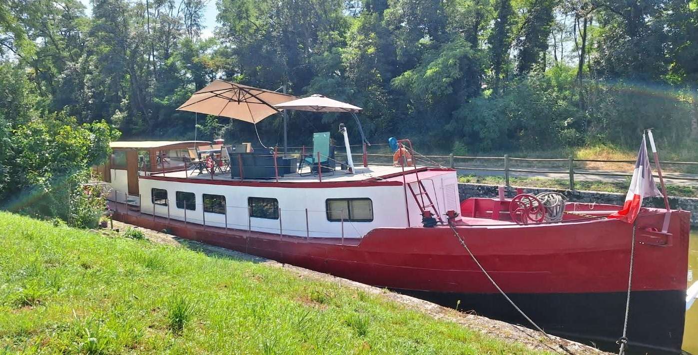 Vente magnifique péniche 23 mètres 100m² à Beaune