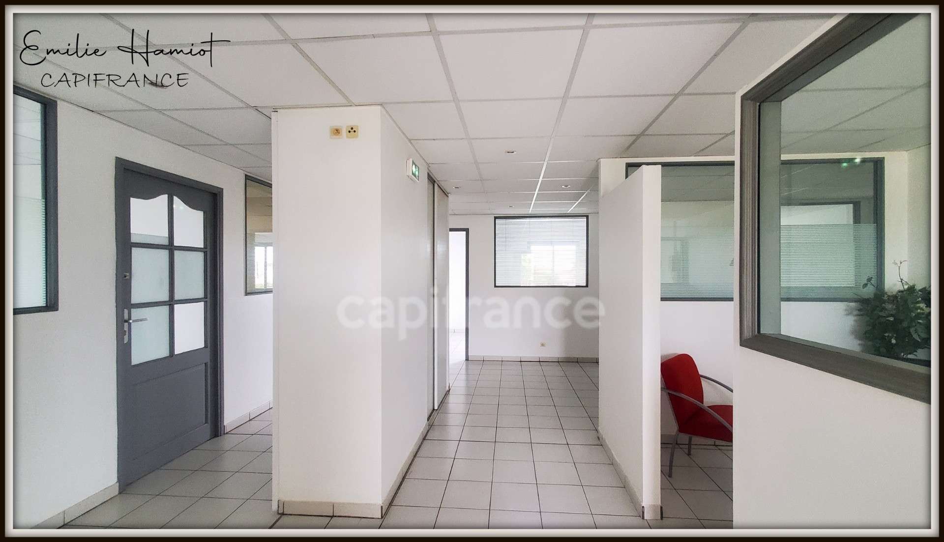 A louer local 11.20m² Lamentin  C.A. Place d'Armes