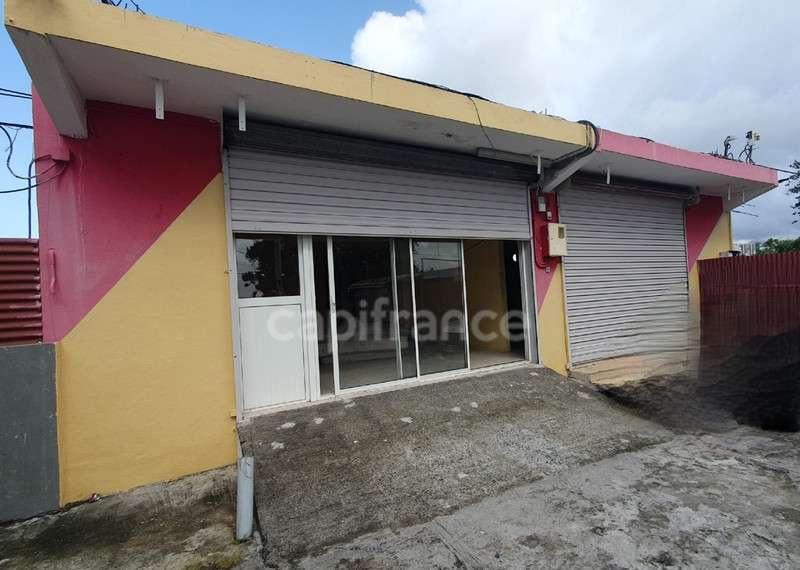 A louer local commercial 200m² à Fort de France