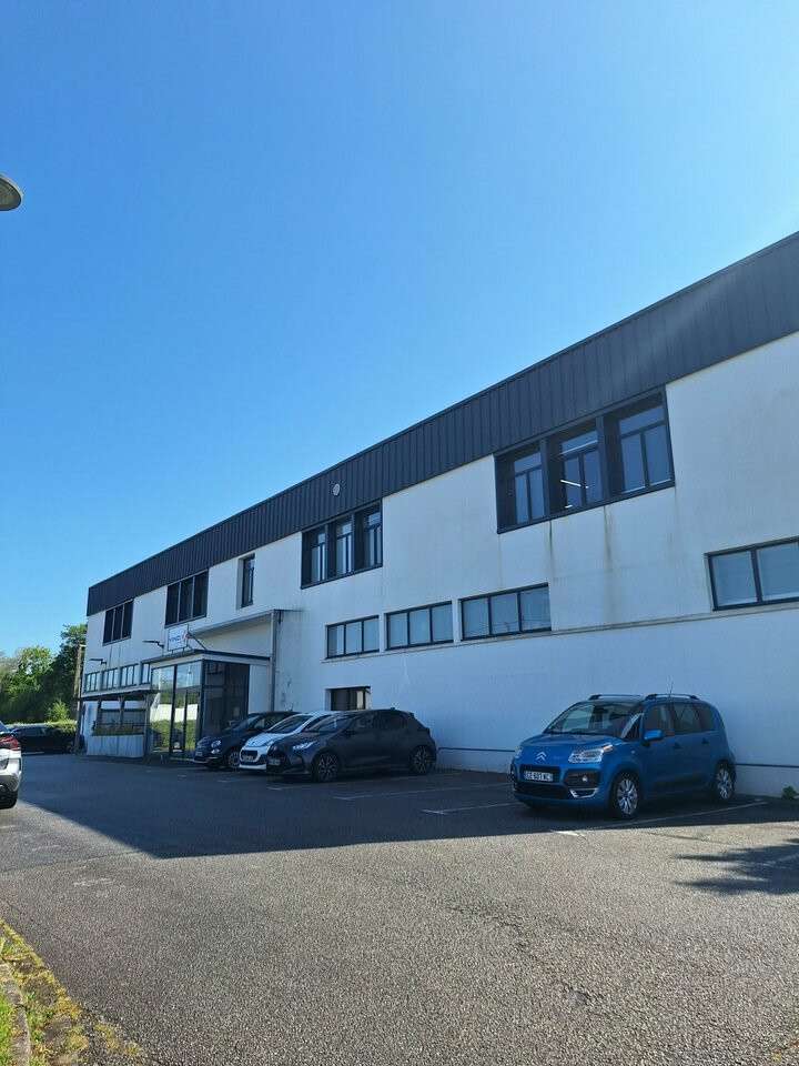 A louer local d'activité et bureaux 911m² Quimper