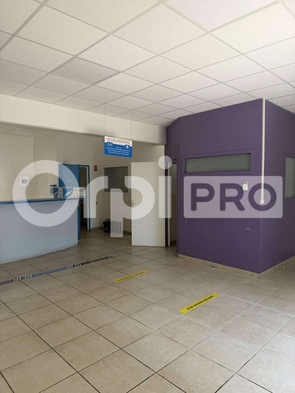 A louer local pro 143m² à Matoury empl de qualité