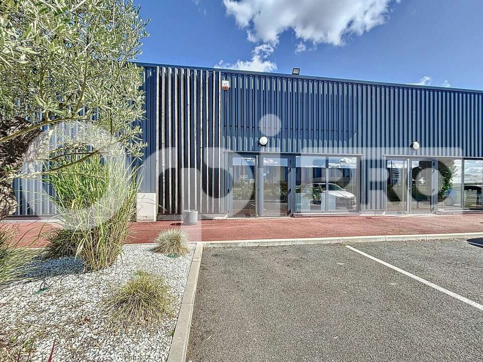 A louer cellule commerciale de 240m² à Bresles