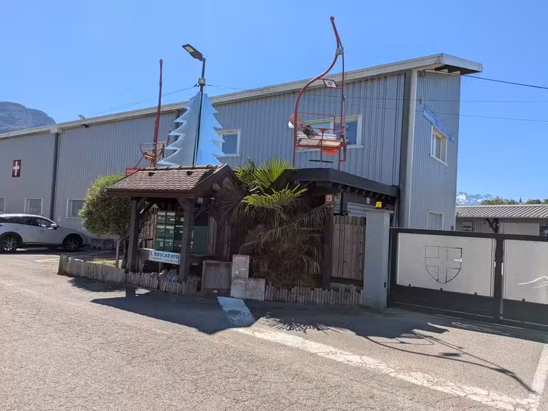 Locaux et bureaux loués à vendre à Saint-Jeoire
