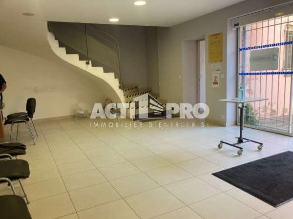 À louer local d'activité 340 m² à Perpignan