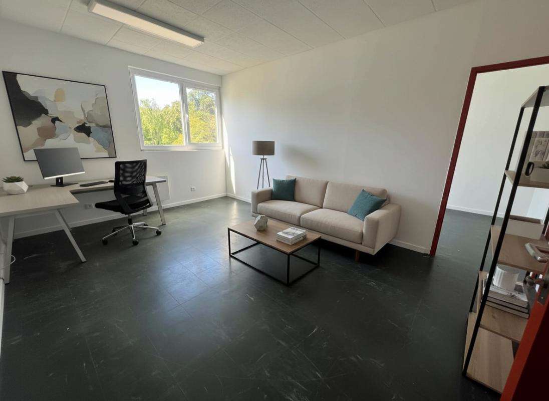 Bureau 32m² avec 2 parkings à Creil Parc Alata
