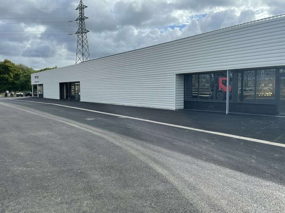 A louer local d' activités de 700m² à Plouedern