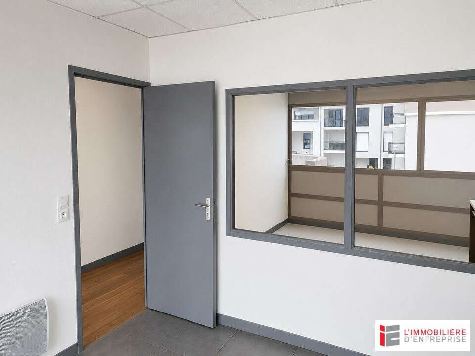 Location bureaux de 33 à 66m² à la Richardais
