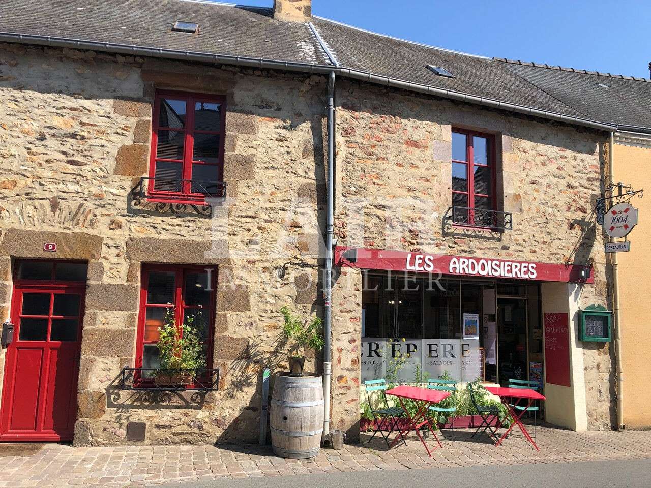 AV immeuble avec restau et 2 apparts Saint-Léonard