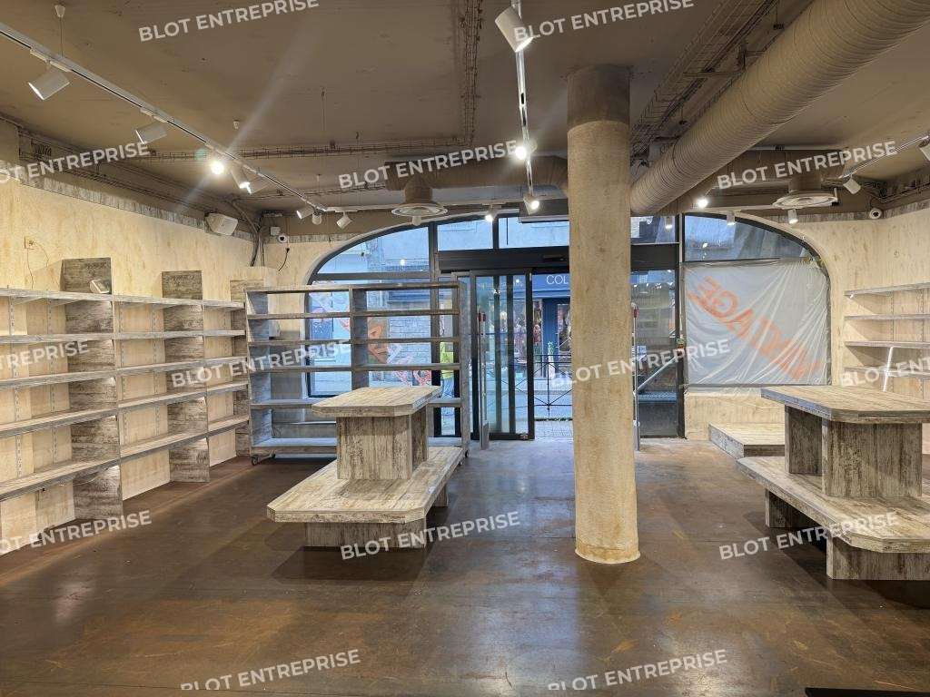 A louer local commercial 178m² Vannes intra muros