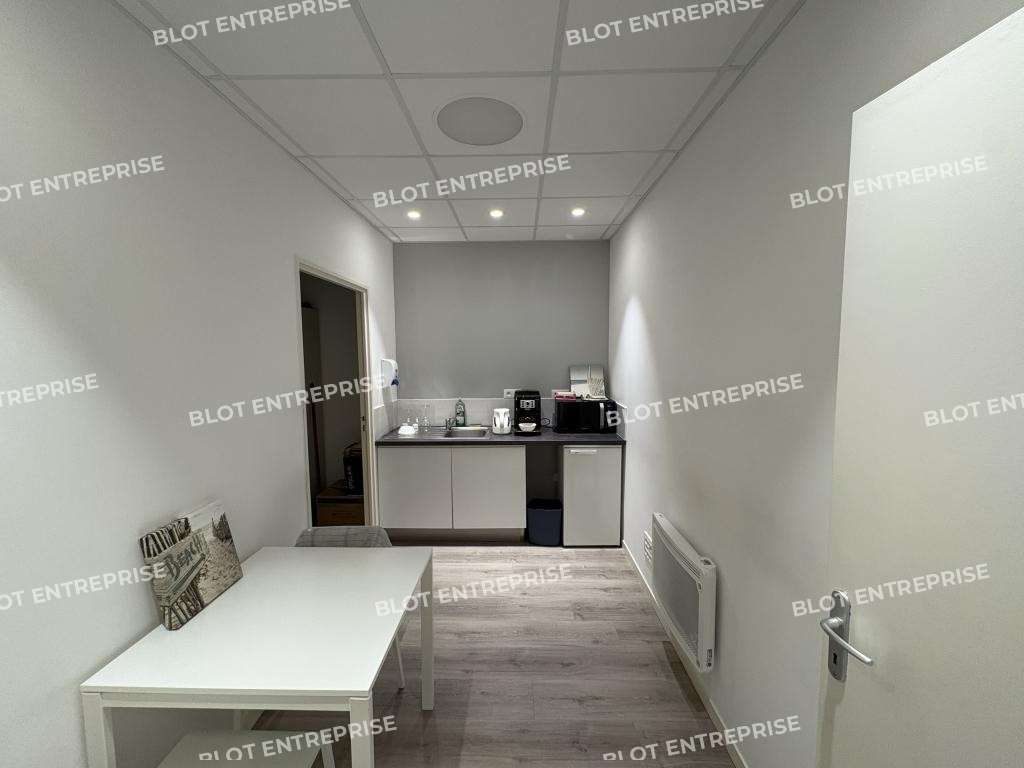 A louer locaux d'activités de 232m² à Gouesnou