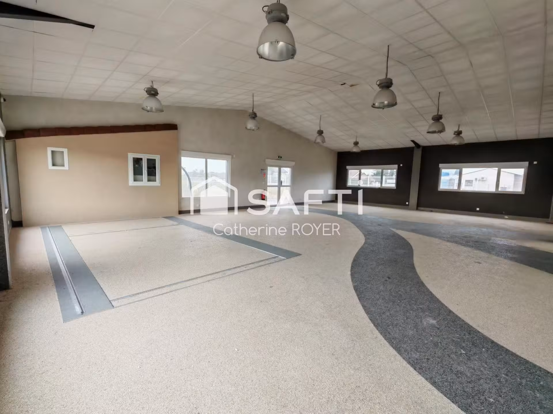 Vente local commercial 659m² à St-Martin-en-Bresse