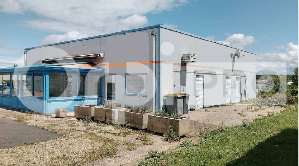 Local commercial 210m² à vendre à Péronnas
