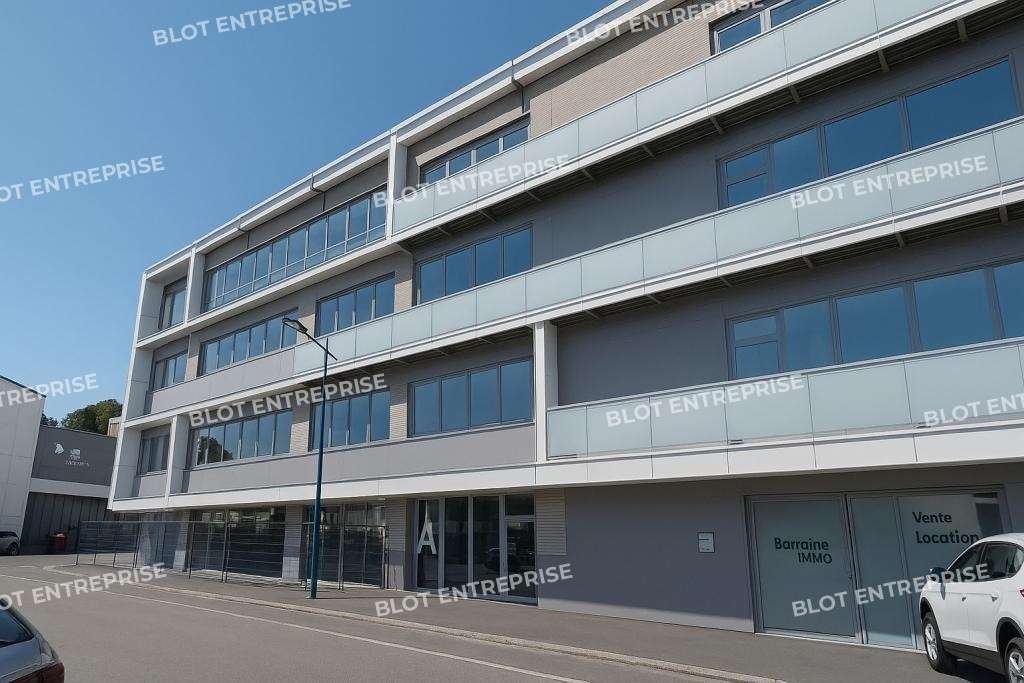 Bureaux 768m² belle visibilité Brest Port Commerce