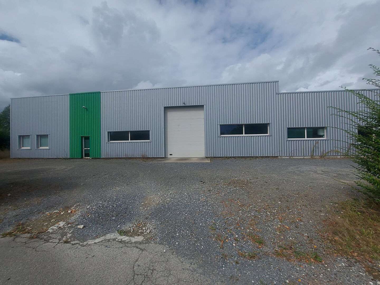 À vendre local d'activités 853m² agglo Laval 
