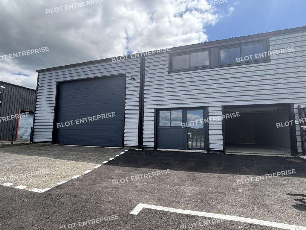 Locaux d'activités 196m² à Sainte-Pazanne