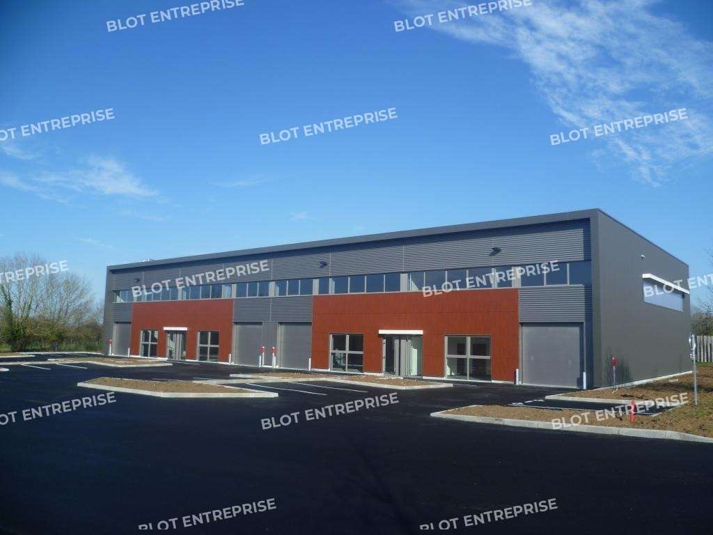 A louer cellule 366m² à Saint-Étienne-de-Montluc