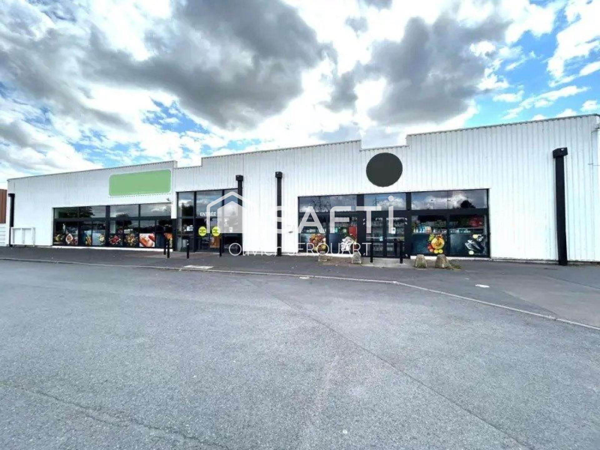 AV ensemble commercial de 1504m² à Saint-Quentin
