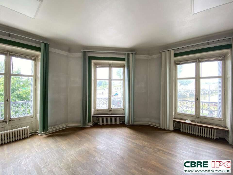 Location bureaux de 306m² au 1er étage à Bayonne