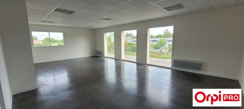 A louer local professionnel de 80m² à Lanvollon