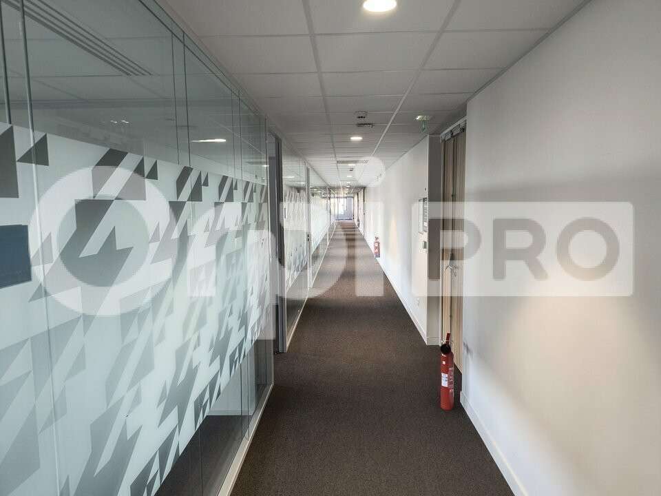 Bureaux de 811m² à louer au 2ème étage à Bezannes