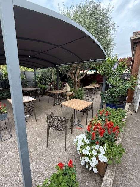 Vente murs commerciaux +habitation Pézenas centre