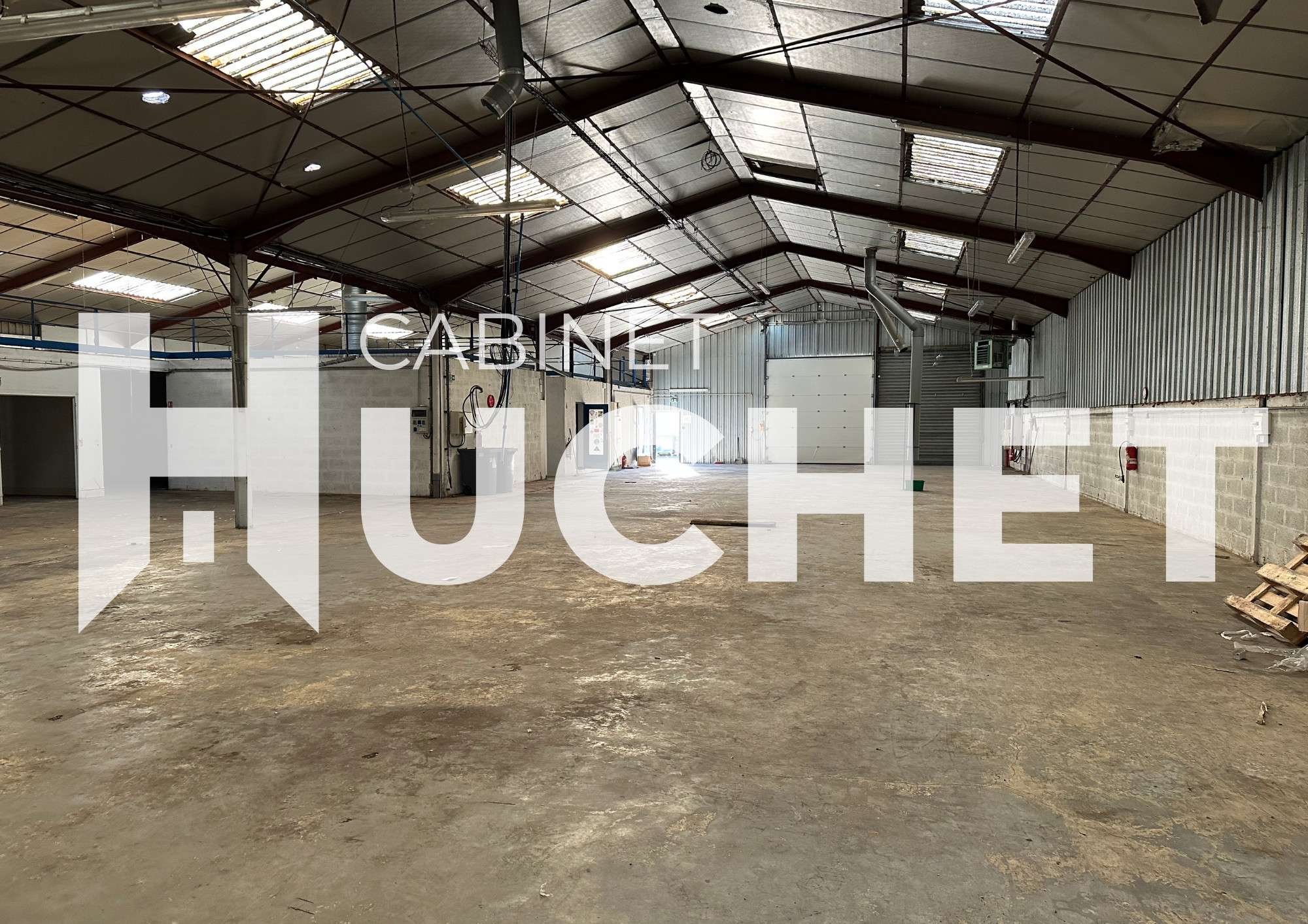 Loue entrepôt industriel de 1180m² à Giberville