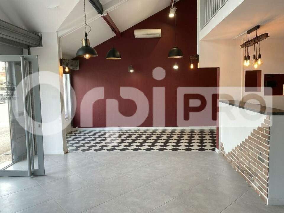 A vendre local commercial de 75m² à Ris Orangis