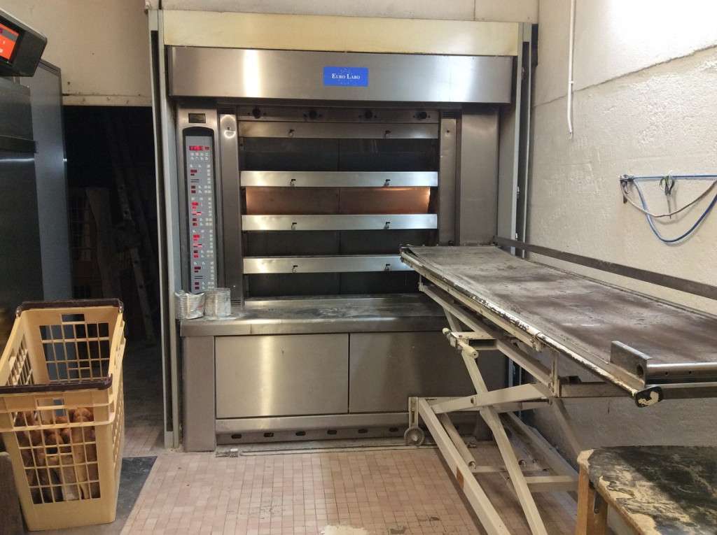 Boulangerie-pâtisserie, CV Bourges, fermée sam+dim