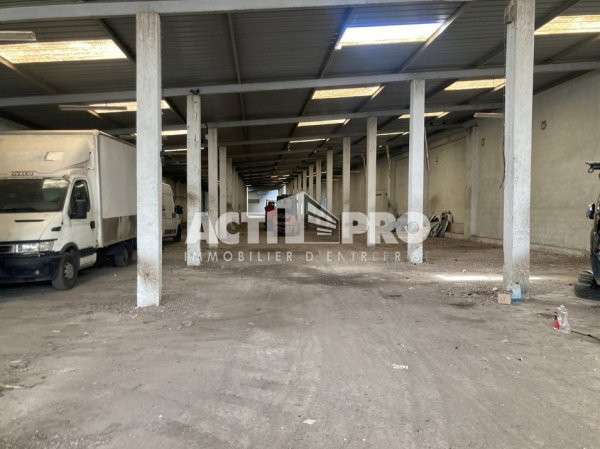 À vendre local commercial 1 886 m² à Perpignan