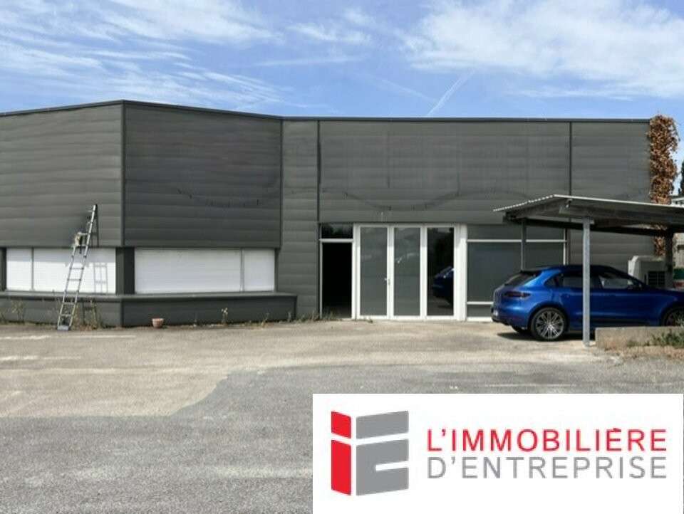 A louer local 475m² Vannes Zone de Parc Lann