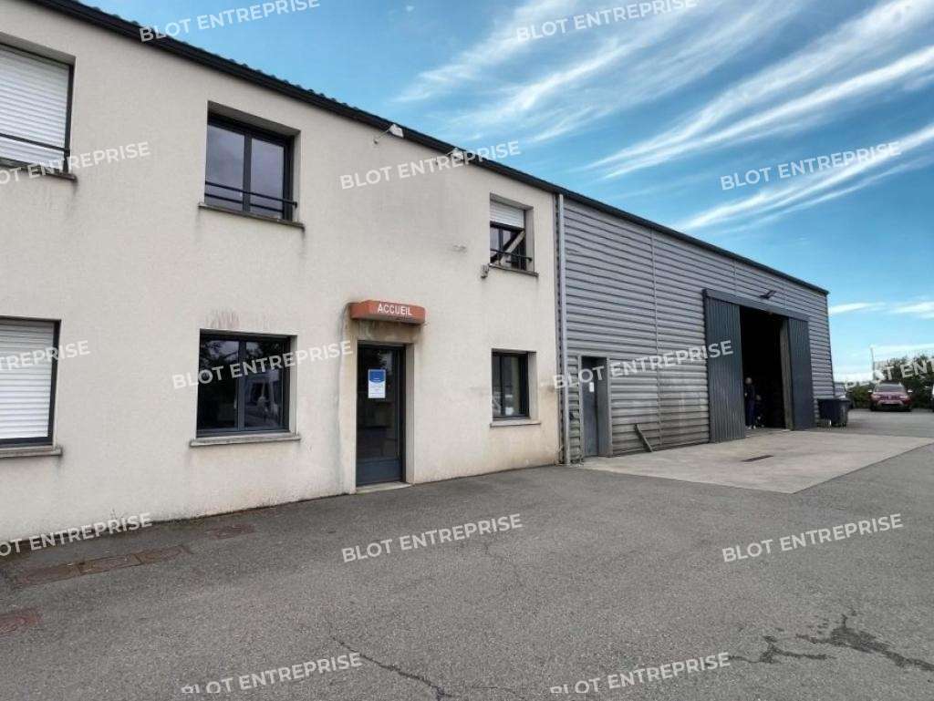 A louer local d'activités 300m² à Bain-de-Bretagne