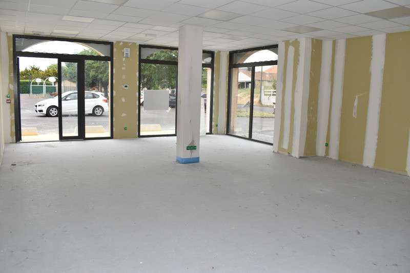 A vendre local commercial neuf 79m² à Airvault