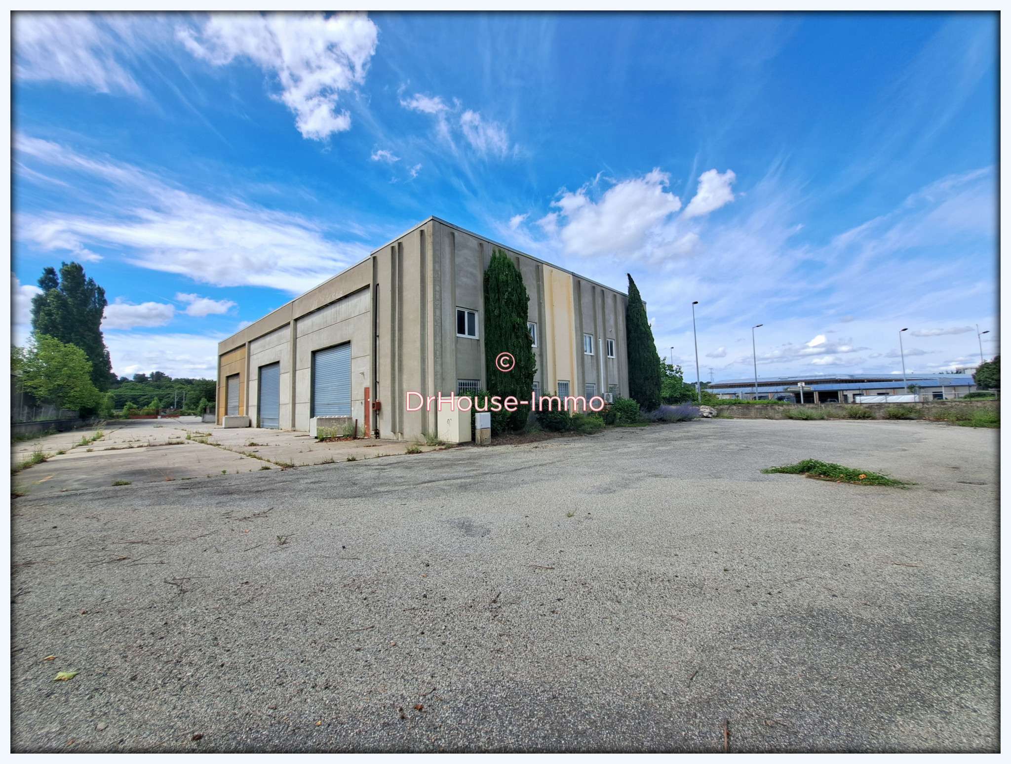 Local d'activités 690m² à Saint-Marcel-lès-Valence