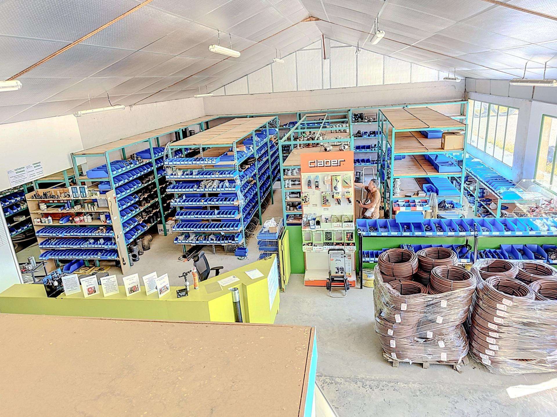 Vente murs entrepôt et bureaux de 400m² à Cavrac