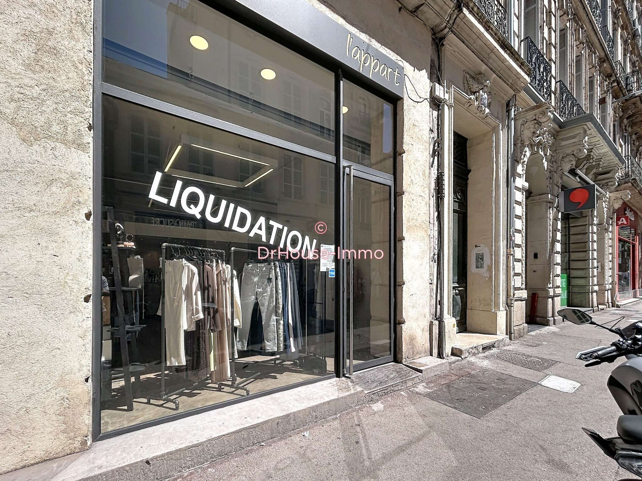 Local commercial 122m² à Louer à Marseille 13006