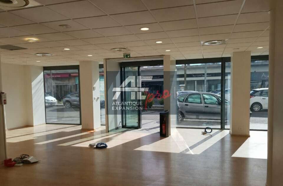 Loue bureaux local commercial 154m² Saint Nazaire