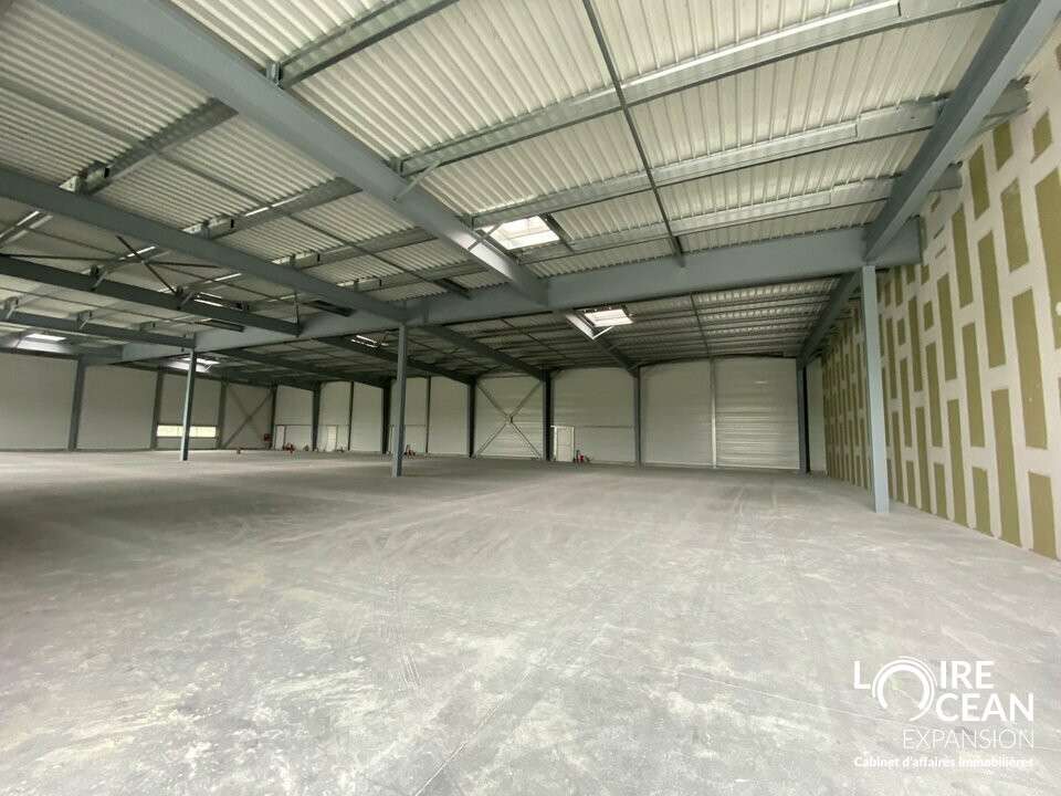 A louer cellule de 406m² Le Loroux-Bottereau
