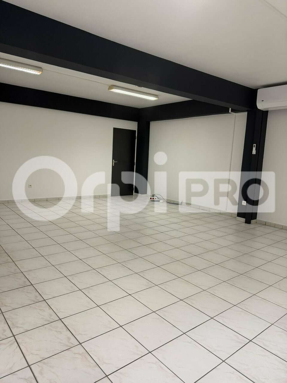 Plateau de bureaux 270m² R+1 à louer à Cayenne 