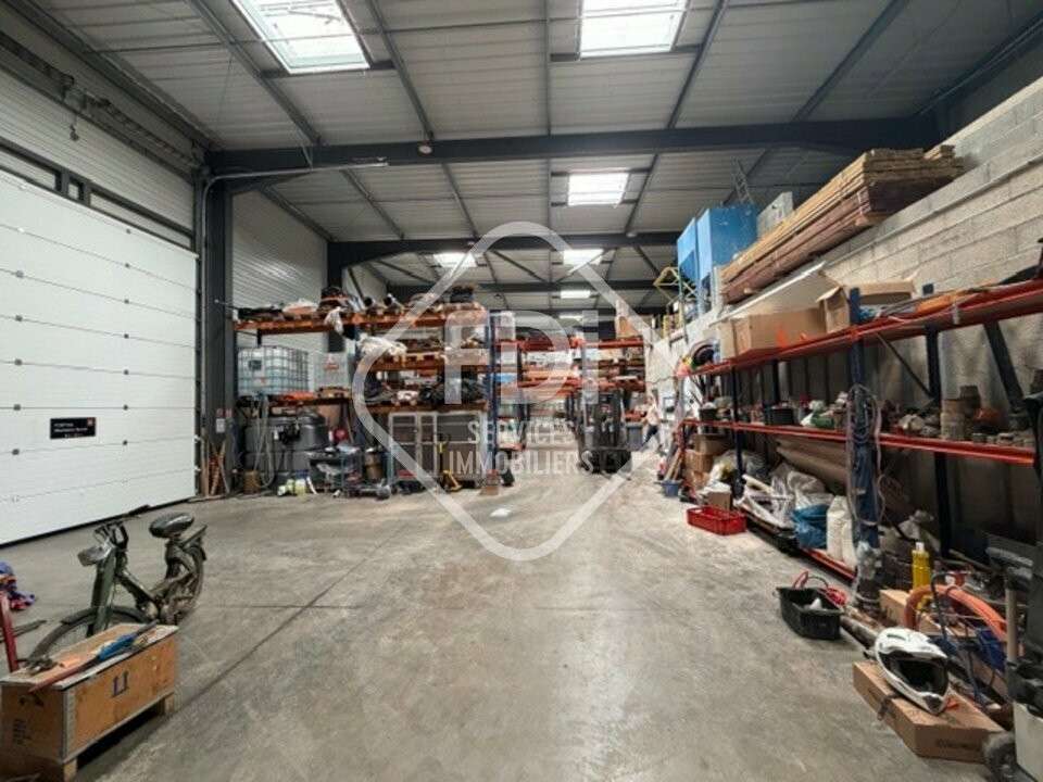 Loue entrepôt bureaux de 495m² à Fabrègues