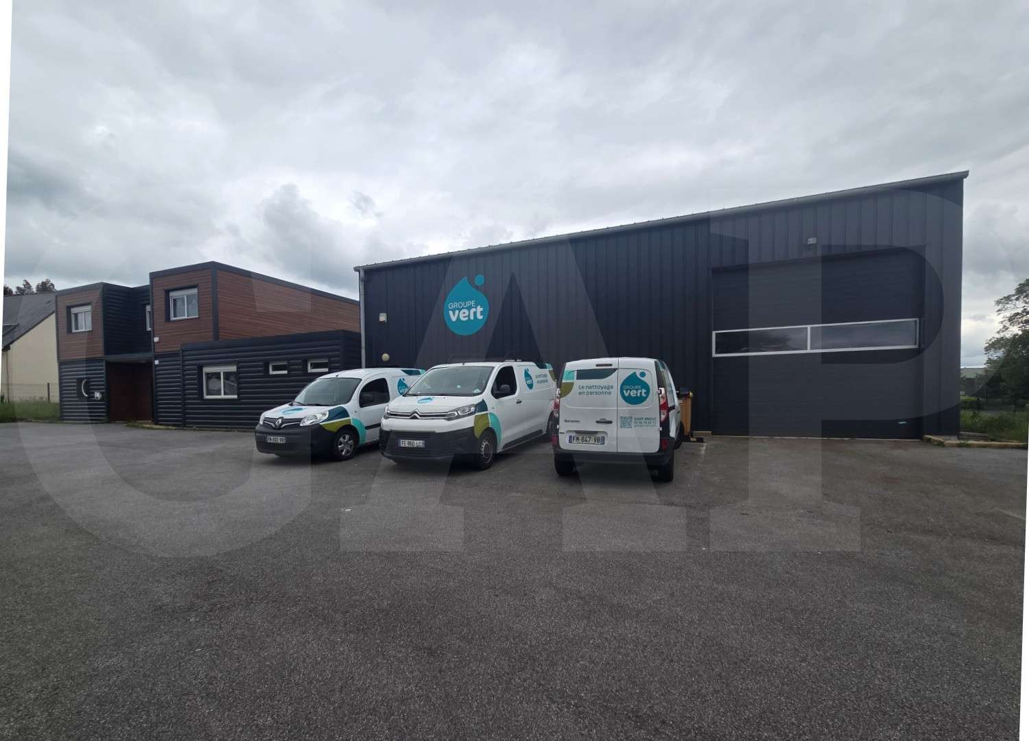 A louer local d'activité et bureaux à Ploufragan