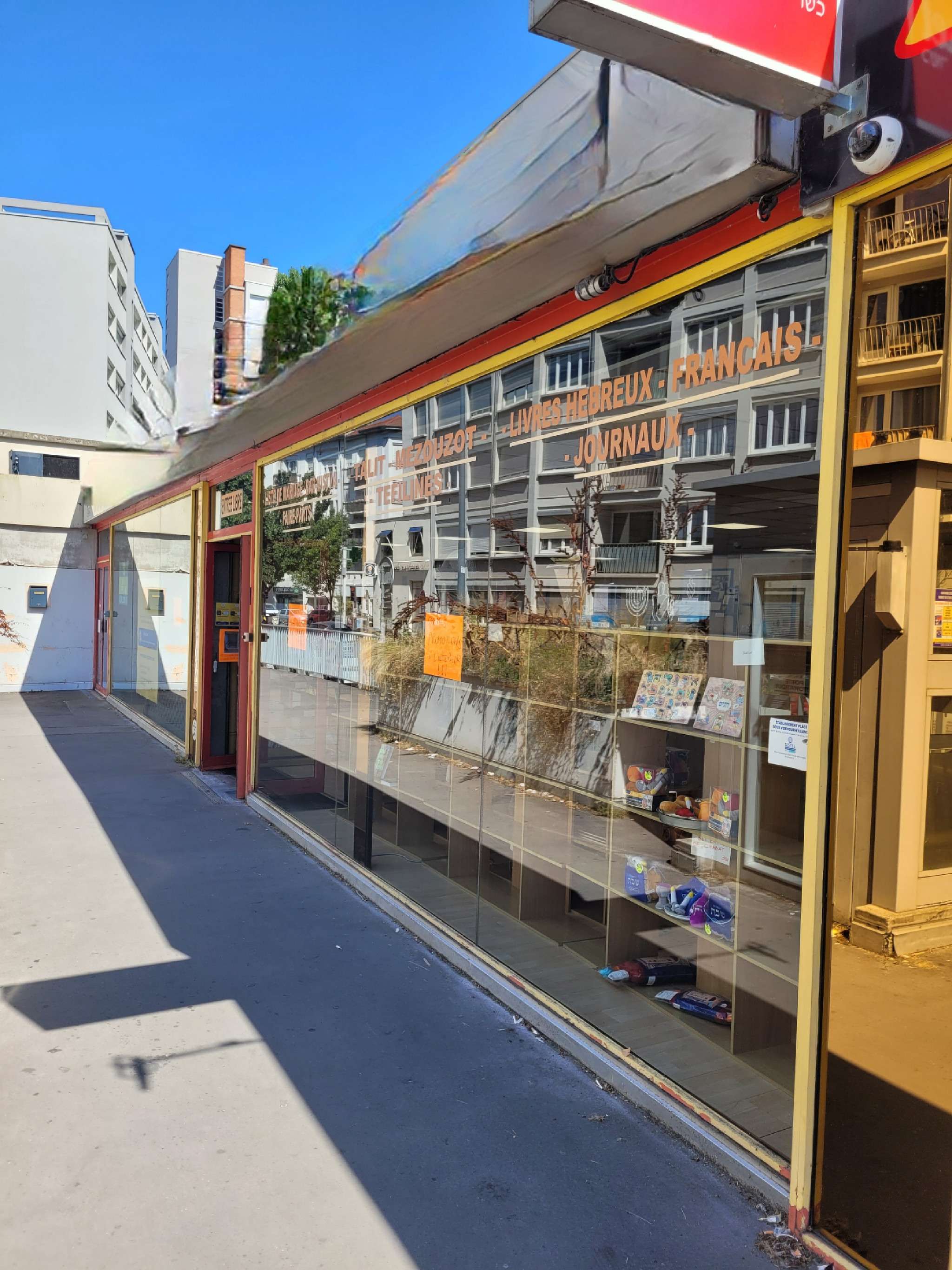 A louer très beau local à Villeurbanne République