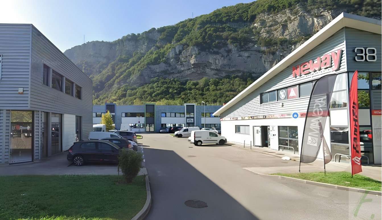 Locaux 342m² à louer à Échirolles