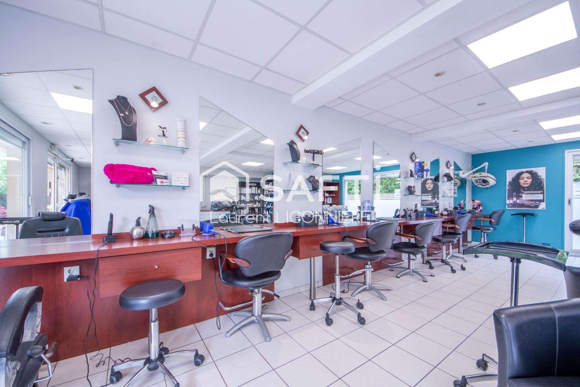 Vente salon de coiffure 67m² à Villecresnes centre
