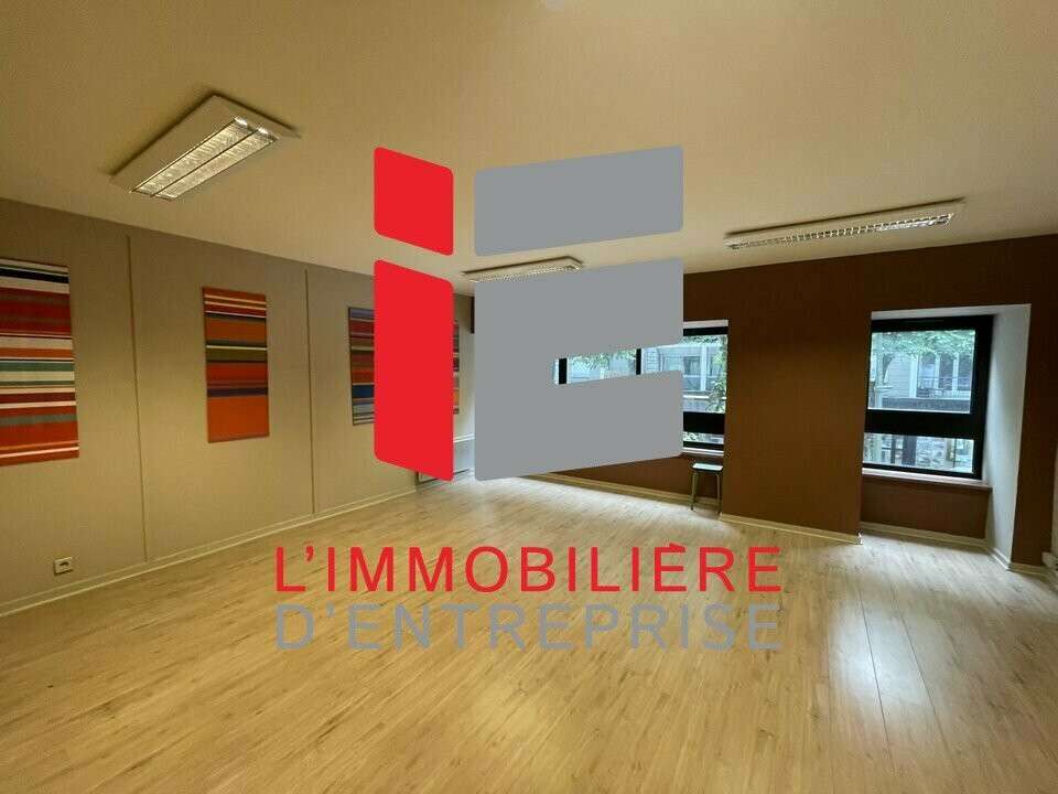 Bureaux 122m² R+1 à vendre à Lorient 