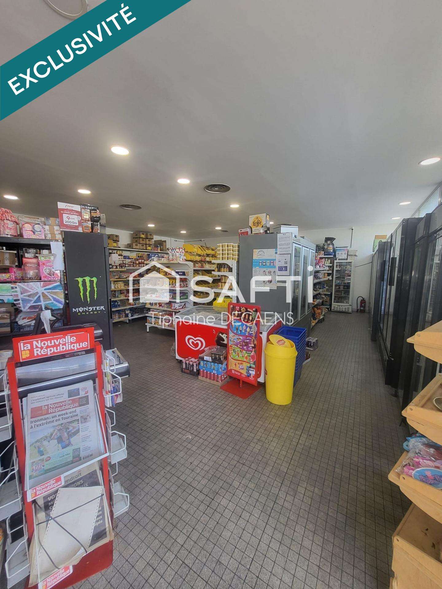 Lot de 2 commerces avec parking privé à Chinon